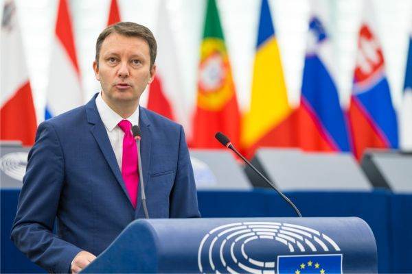 Siegfried Mureşan solicită distanţarea PNL de o coaliţie cu PSD după adoptarea moţiunii de cenzură Siegfried Mureşan solicită distanţarea PNL de o coaliţie cu PSD după adoptarea moţiunii de cenzură